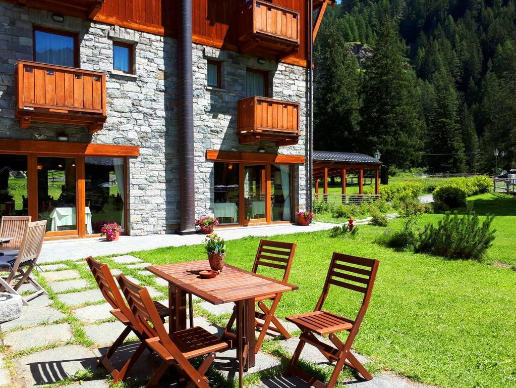 Le Rocher Hotel Champoluc Dış mekan fotoğraf